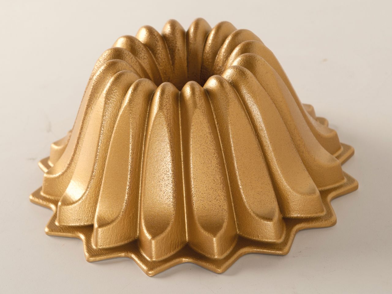nordic ware lotus bundt pan