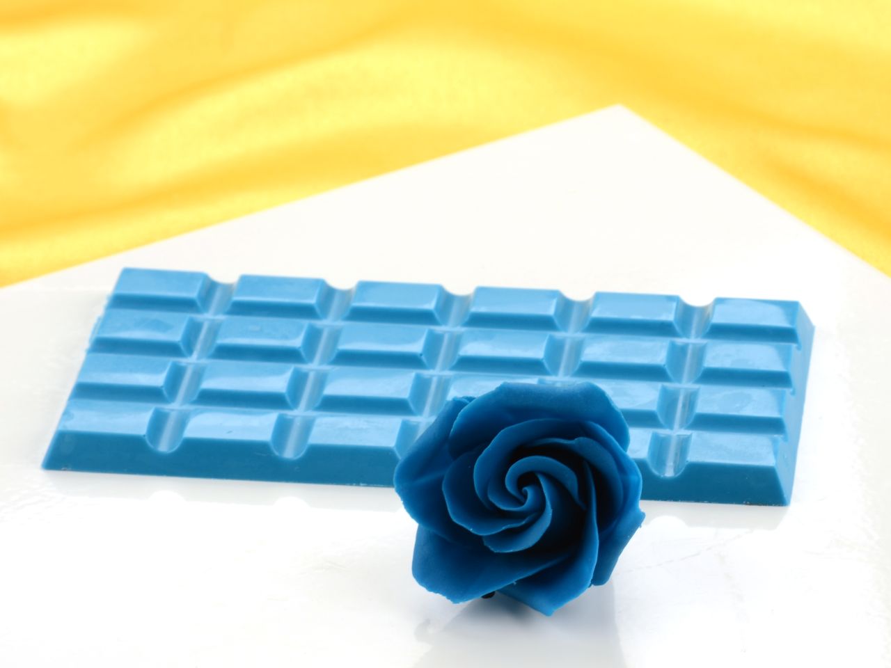 modelling chocolate blue 600g