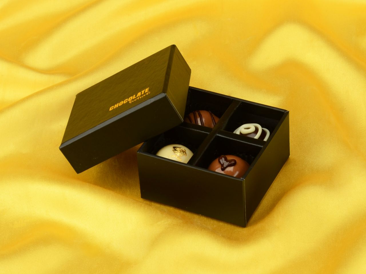 chocolate case handmade for 4 pralines