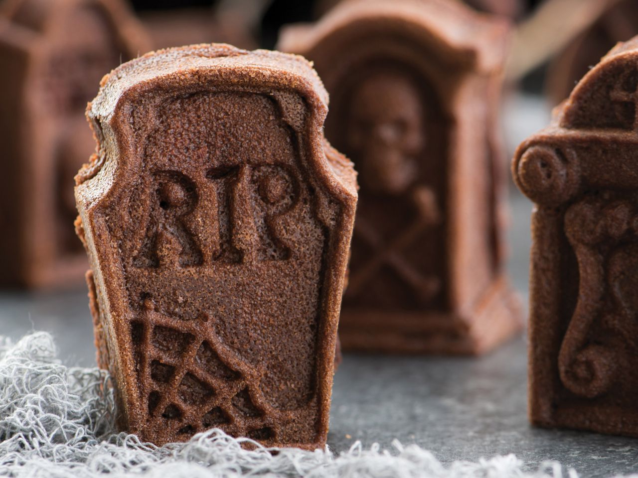 nordic ware tombstone cakelet pan