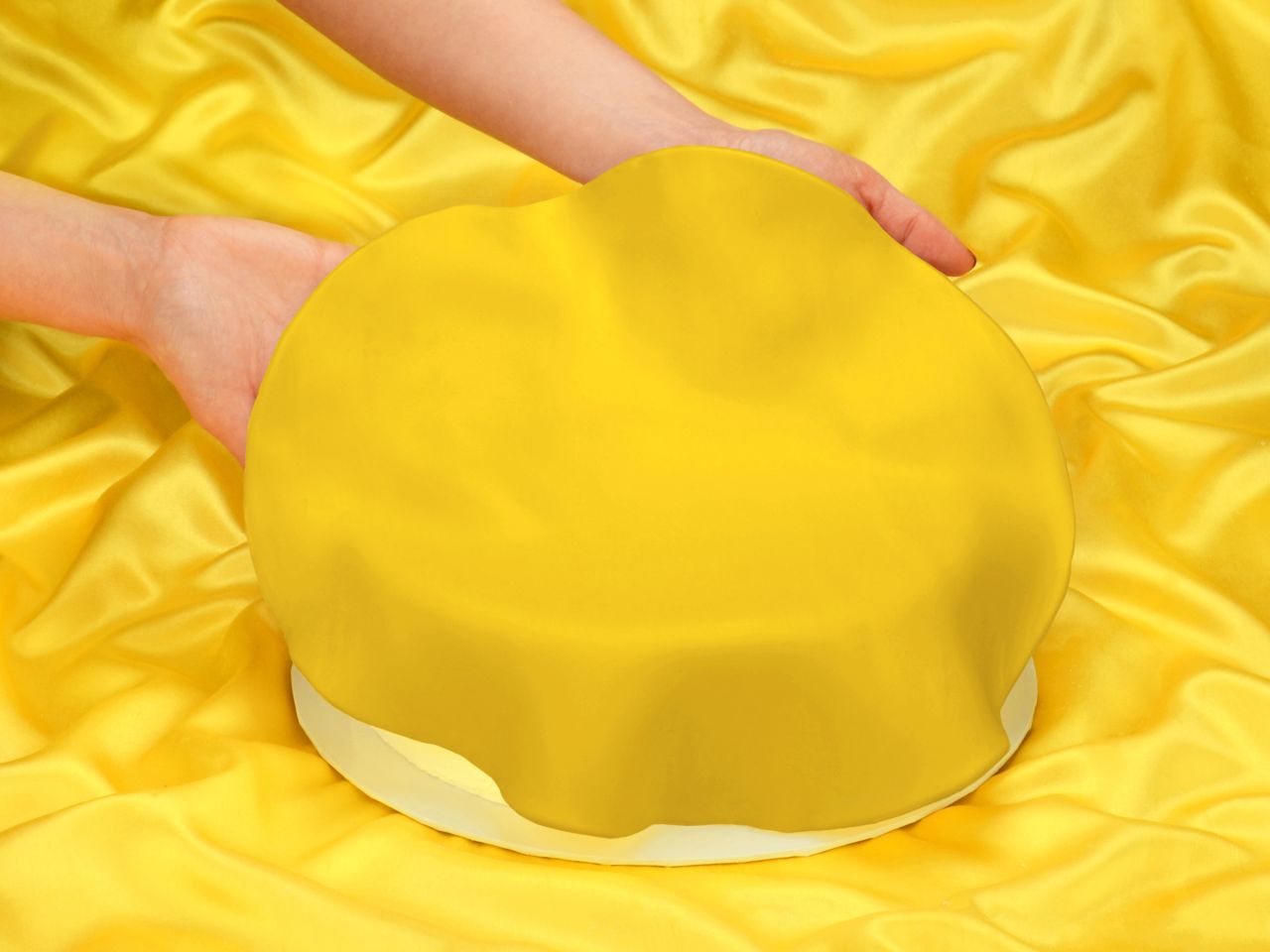funcakes ready rolled fondant disc yellow