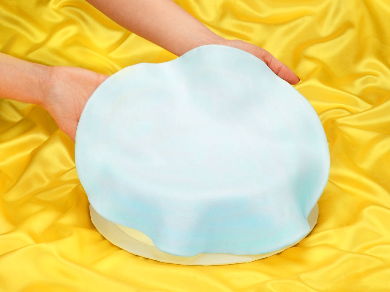 funcakes ready rolled fondant disc light blue