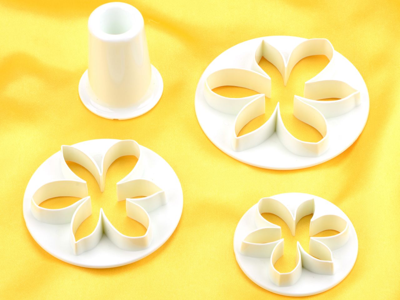 cutter set lily small 4 pieces