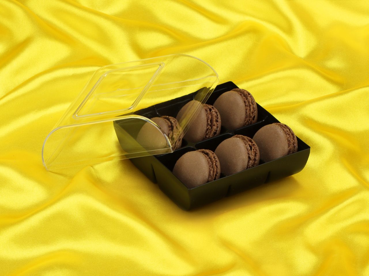 macaron halbschalen 12 stueck braun in 6er box schwarz