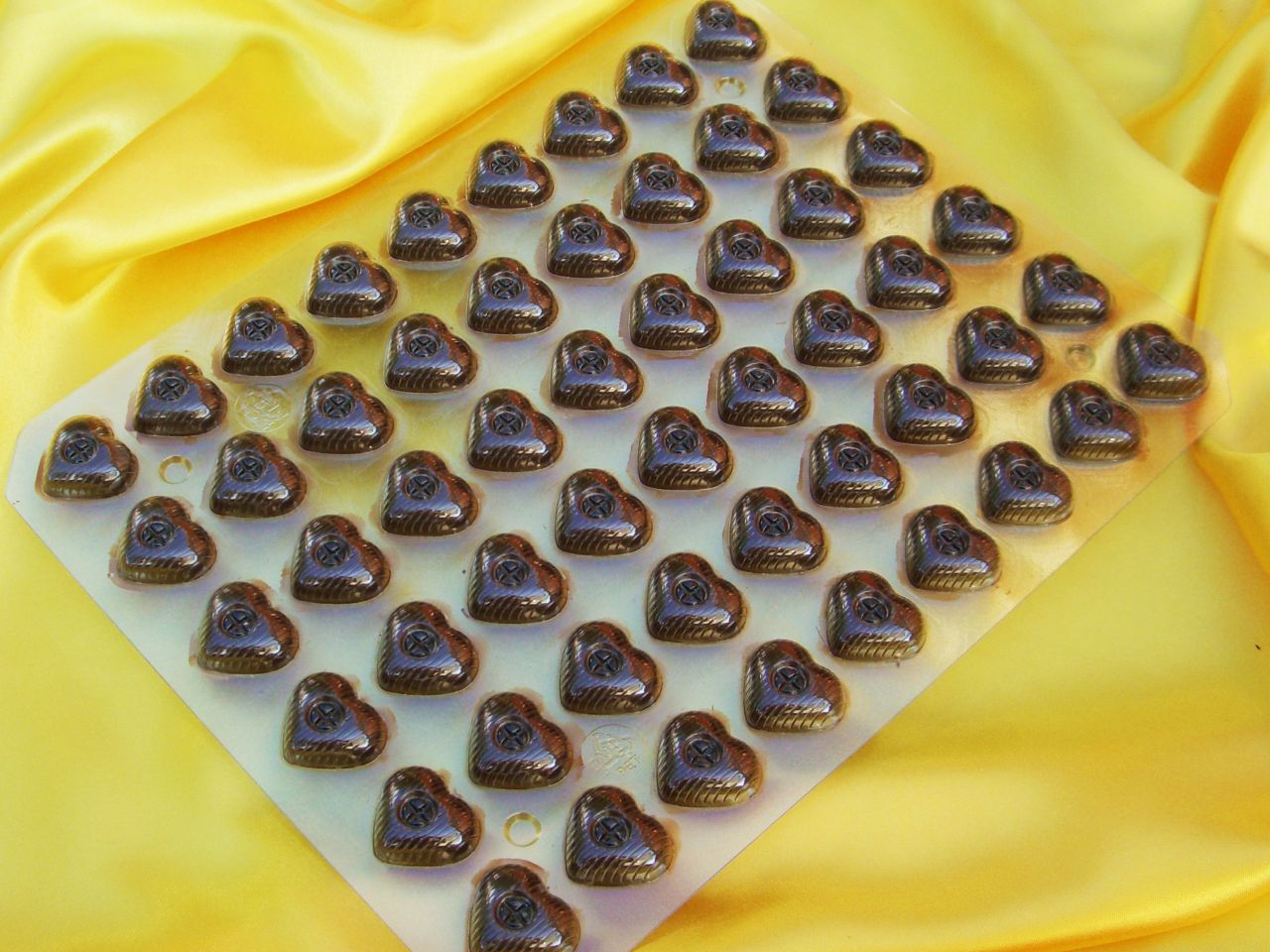 8 sheets hollow heart medium dark