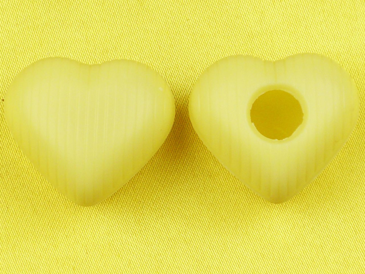 1 sheet hollow heart medium white