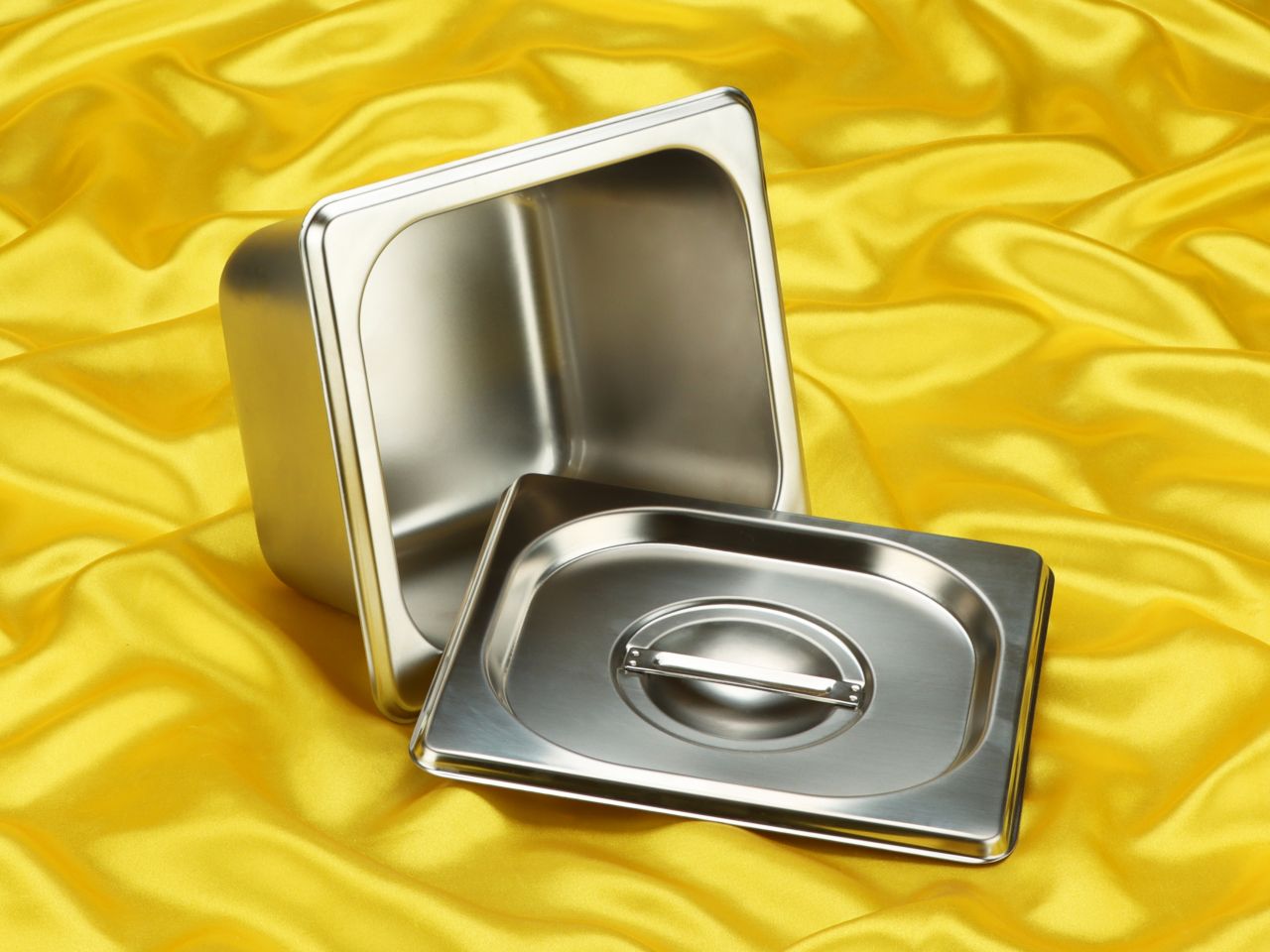 mixing bowl and lid for tempering unit