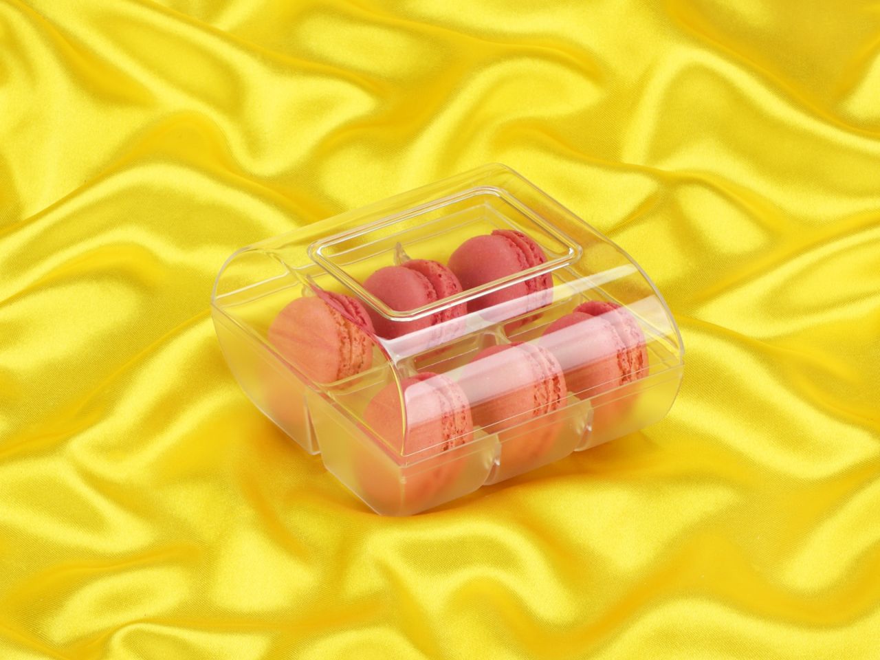 macaron halbschalen 12 stueck rot in 6er box transparent