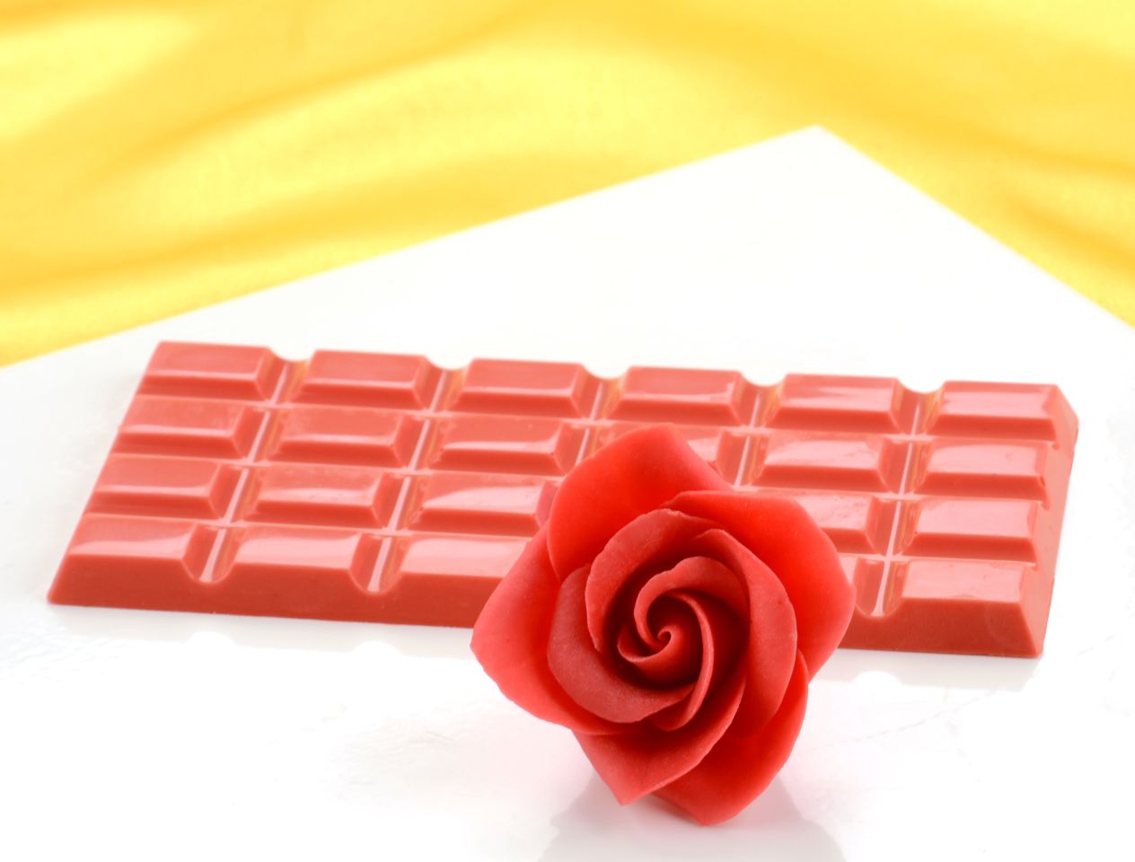 modelling chocolate red 600g