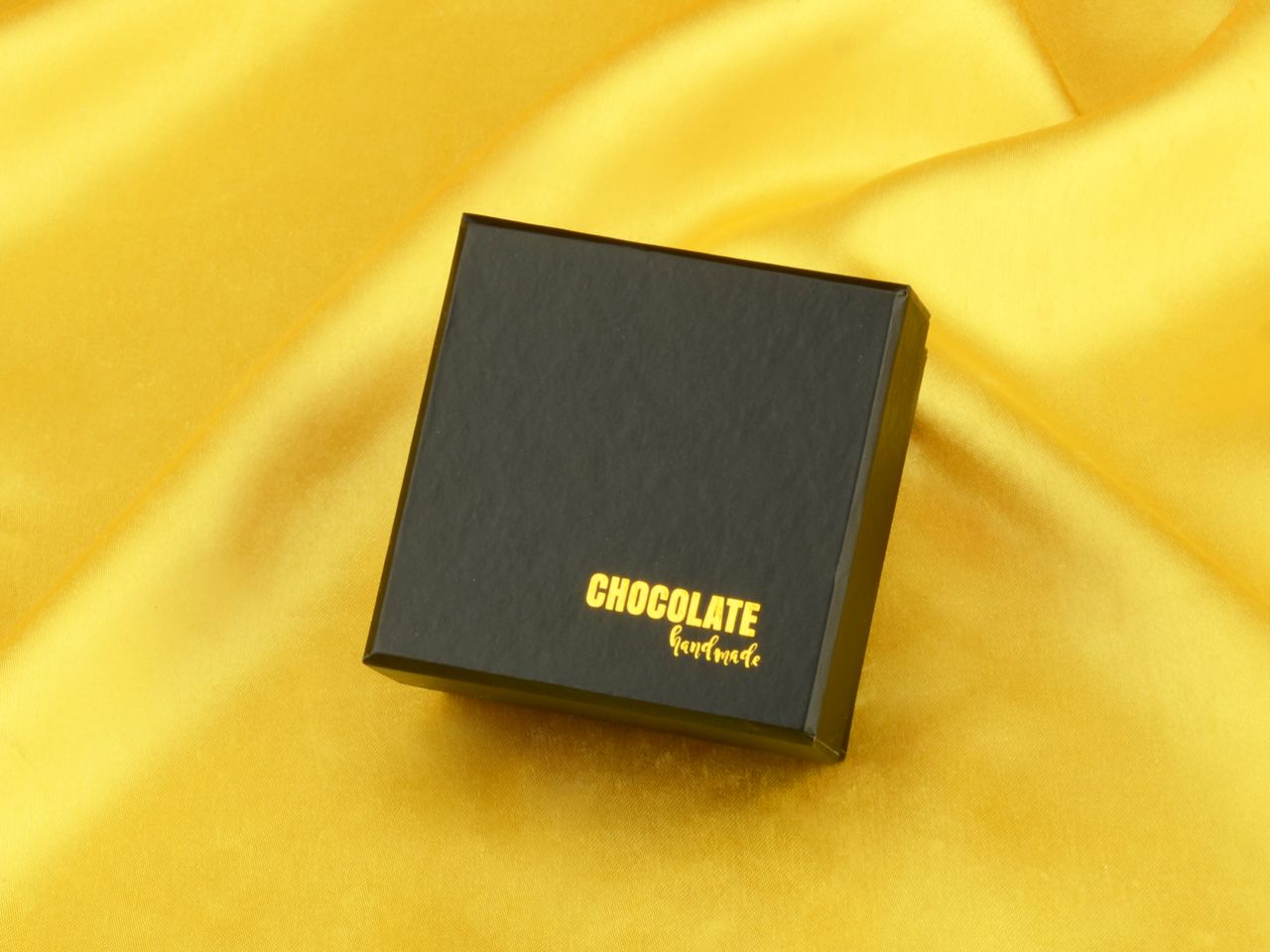 chocolate case handmade for 4 pralines