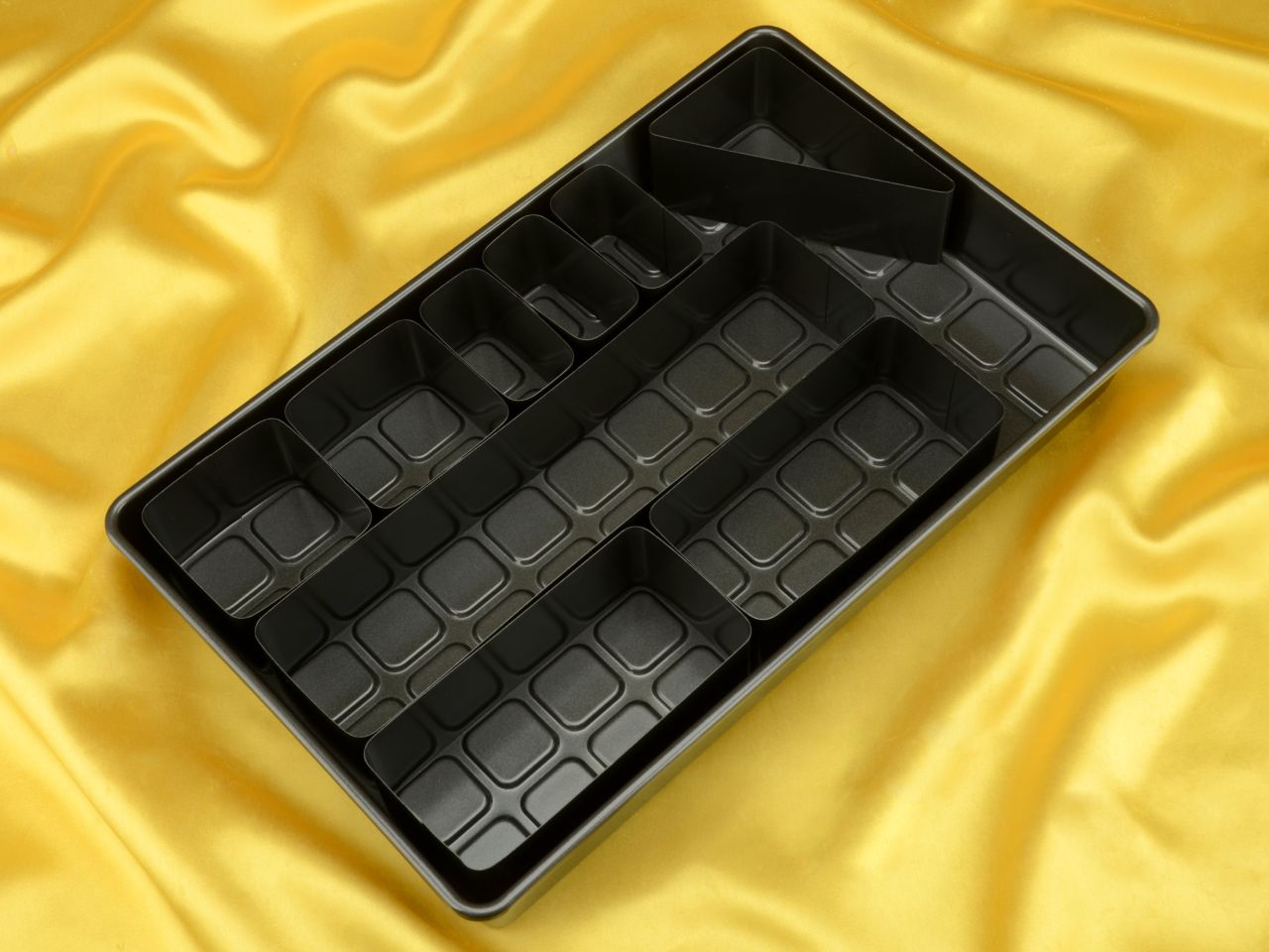 wilton countless celebrations cake pan set