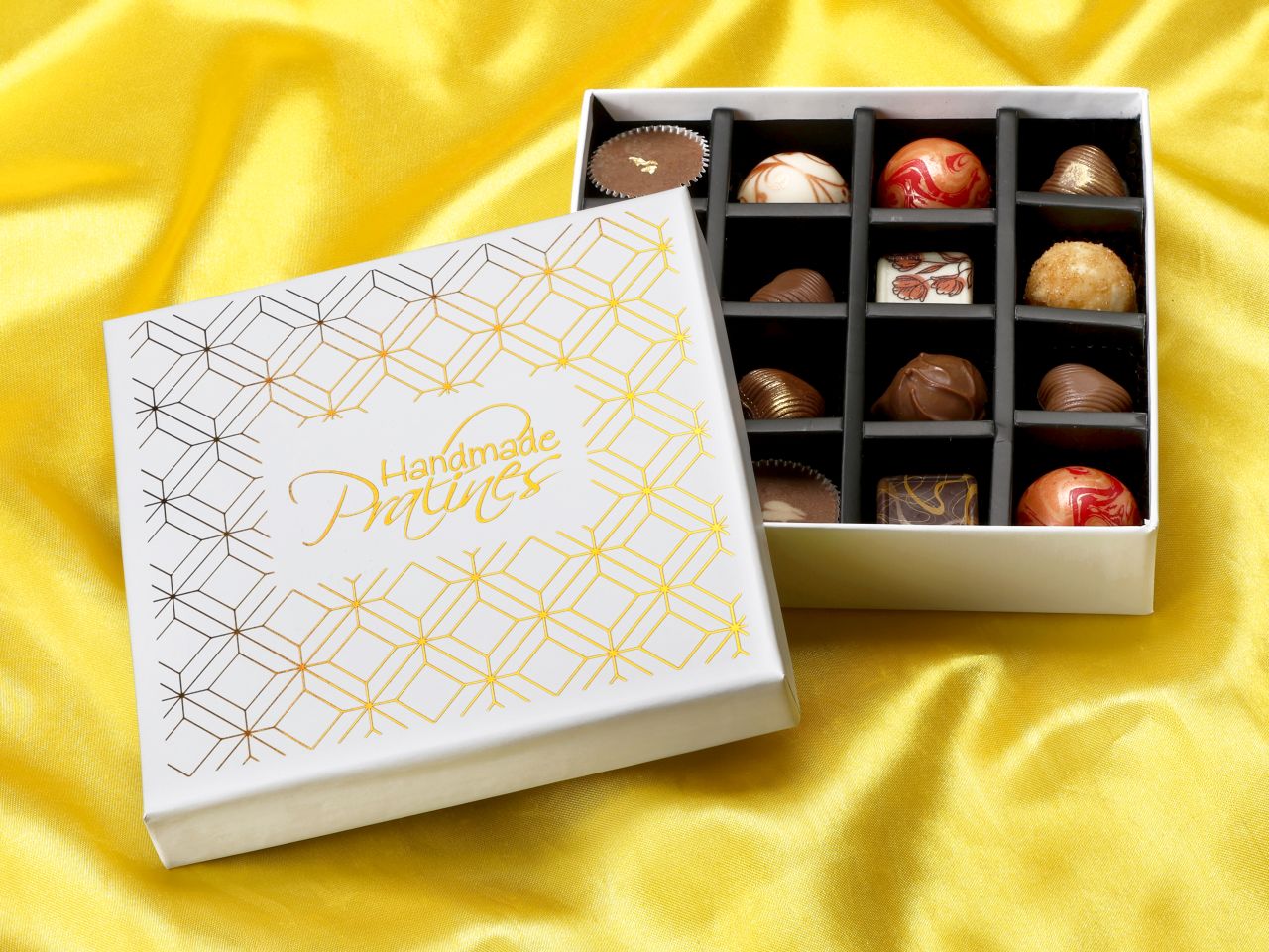 chocolate case golden elegance for 12 pralines