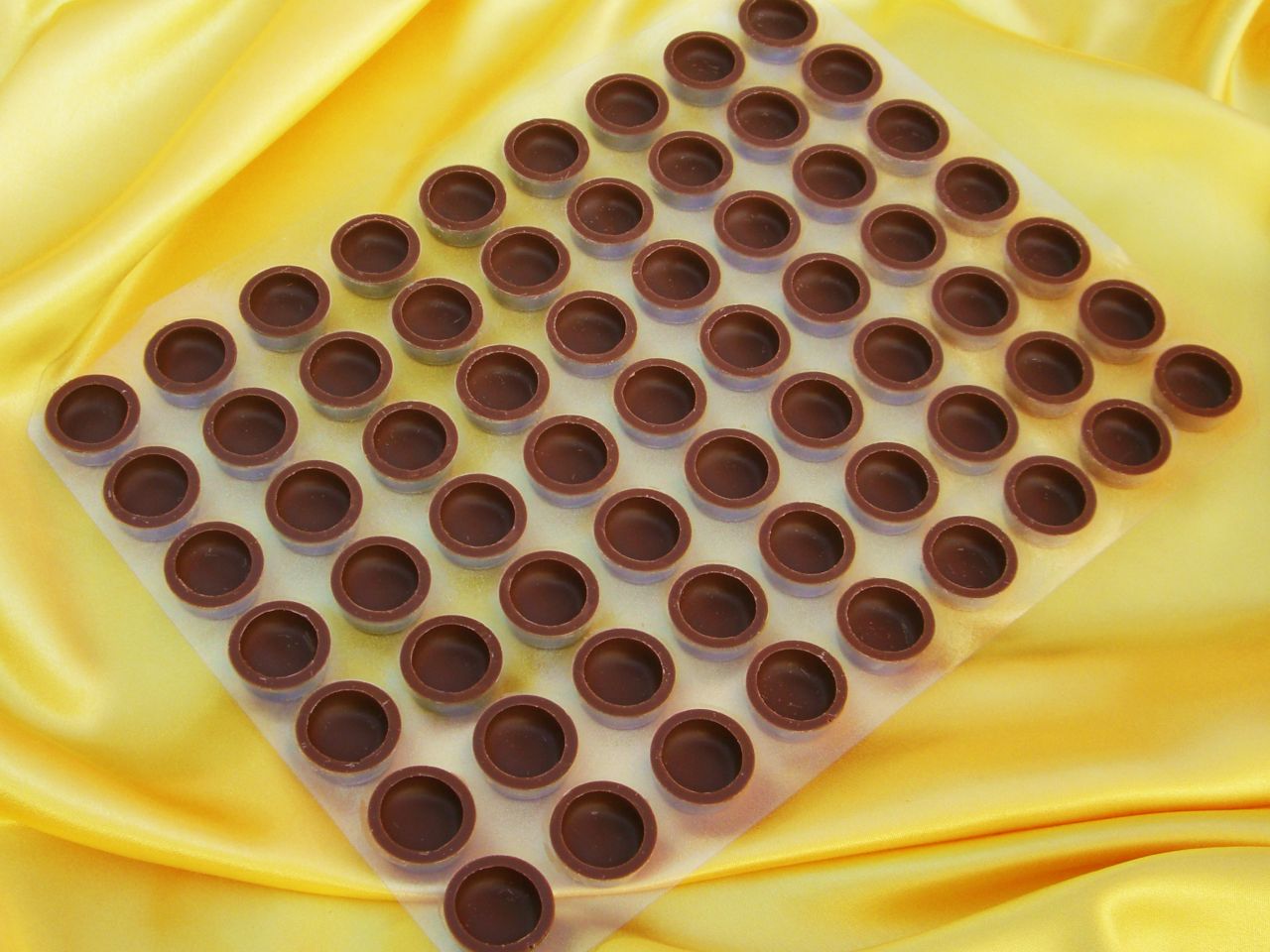 8 sheets circular shells flat milk
