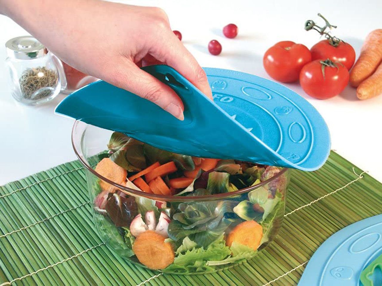universaldeckel aus silikon 21cm blau transparent