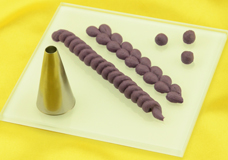 Roand nozzles for fine lines and dots