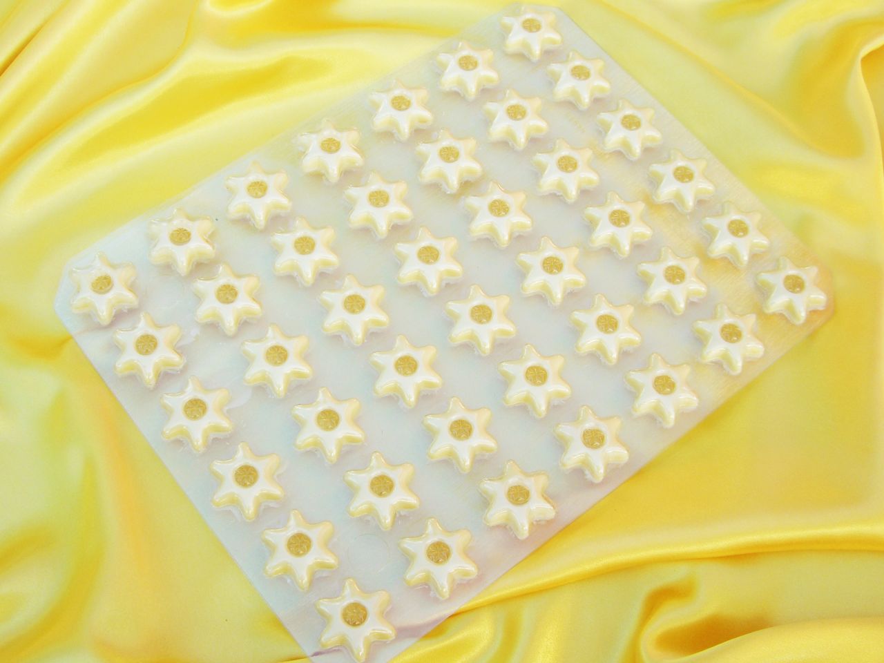 9 sheets hollow star white