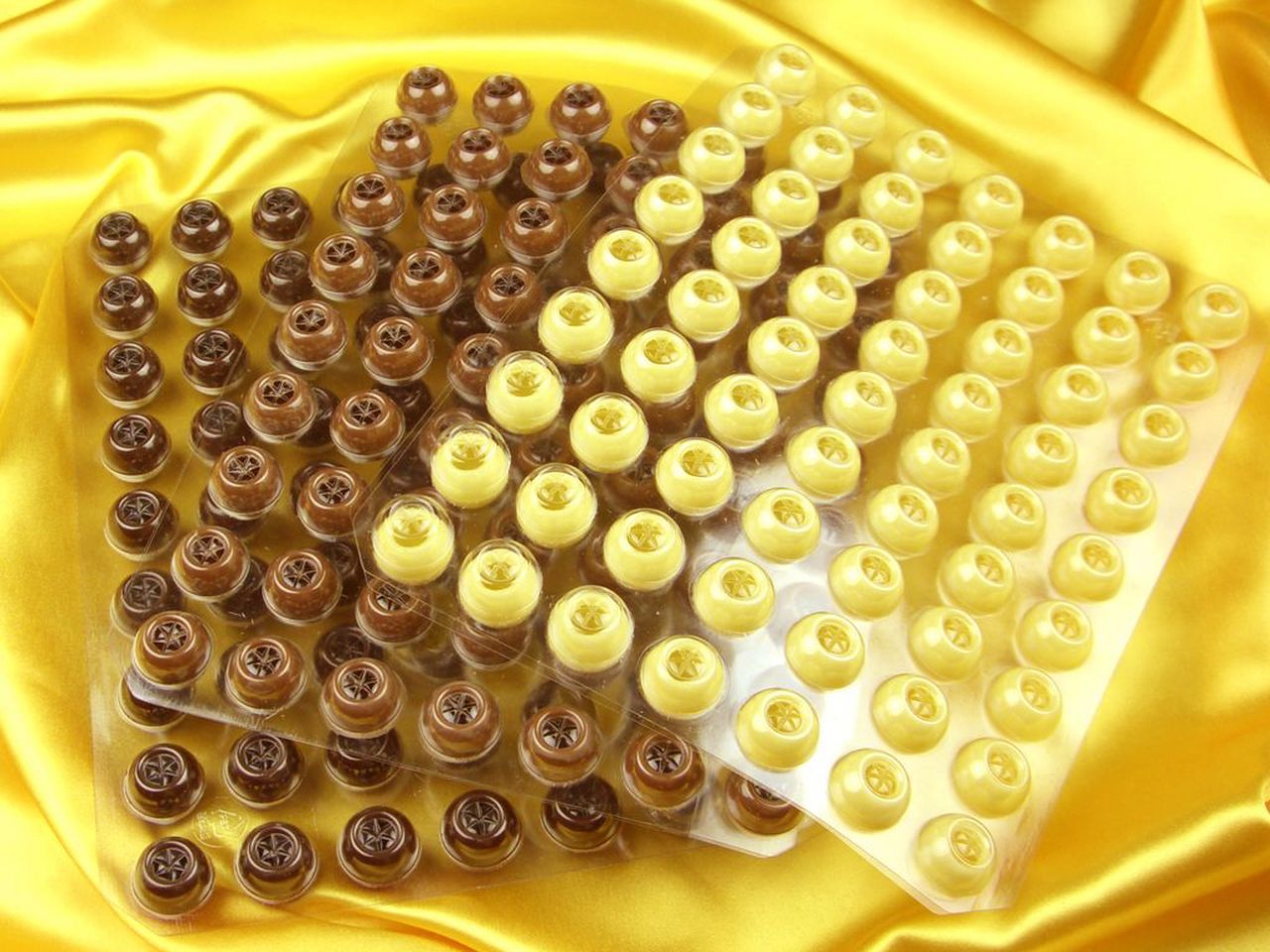 8 sheets hollow spheres mixed cartons