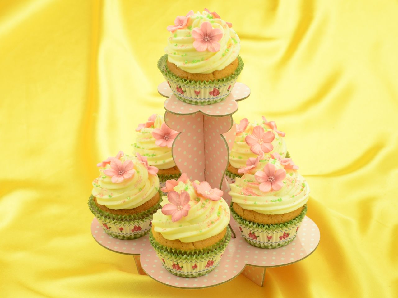 cupcake etagere pink