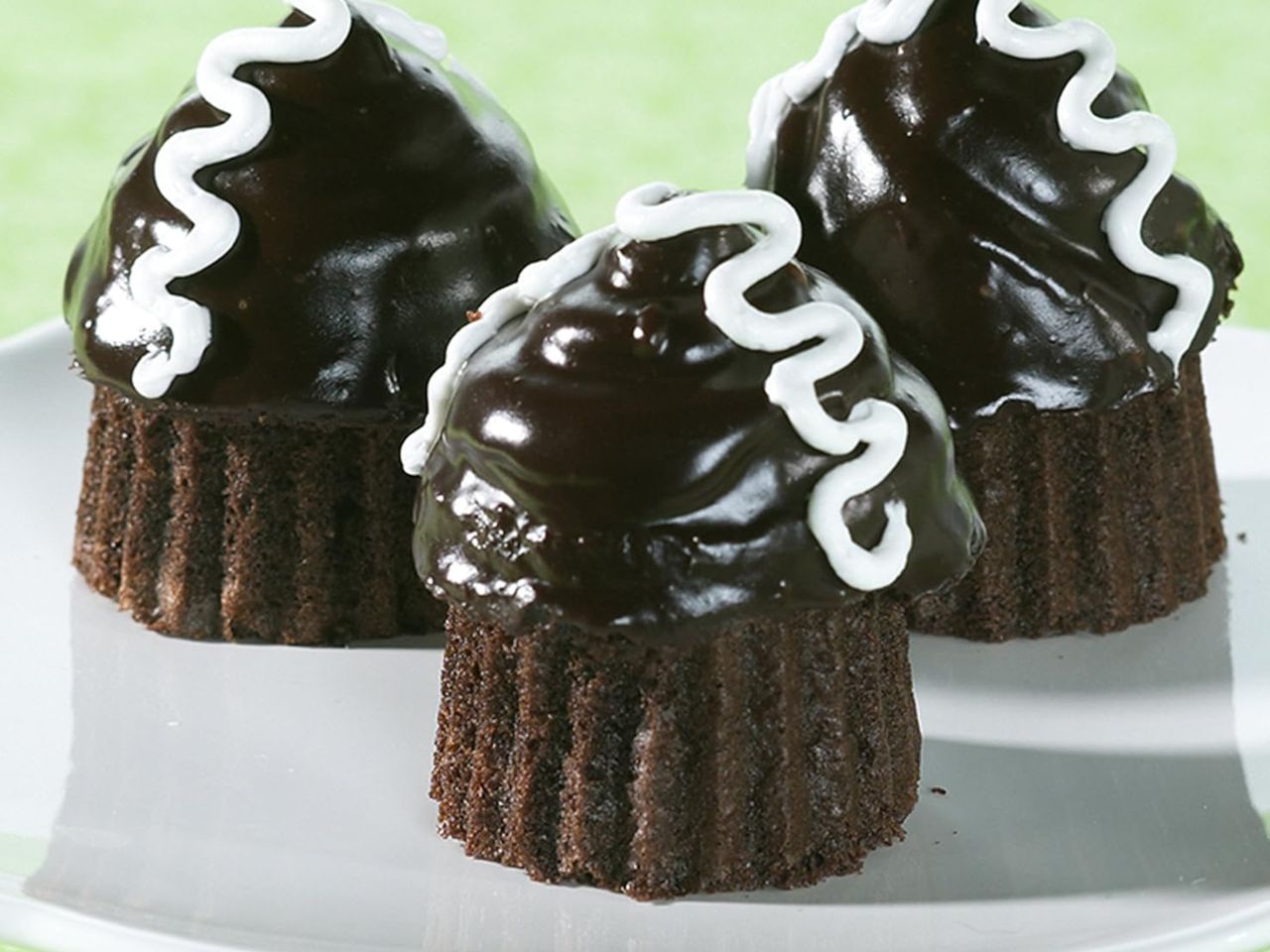nordic ware pro cast filled cupcakes pan