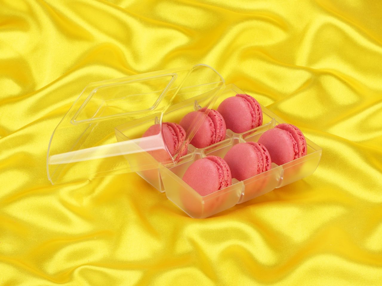 half shells 12pcs red in box for 6 macarons transparent