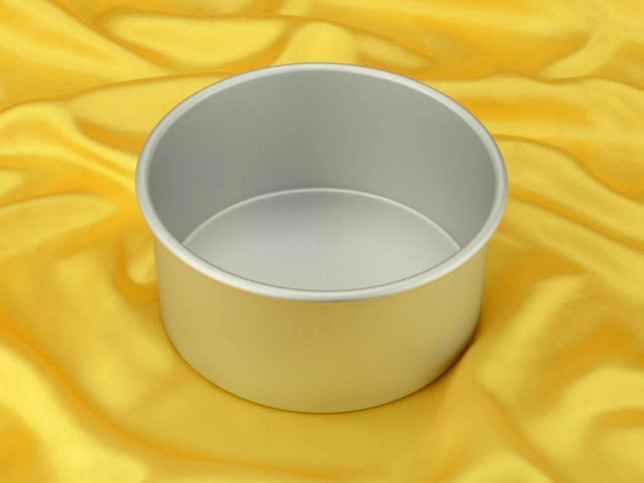 extra deep round cake pan o 20 x 10cm
