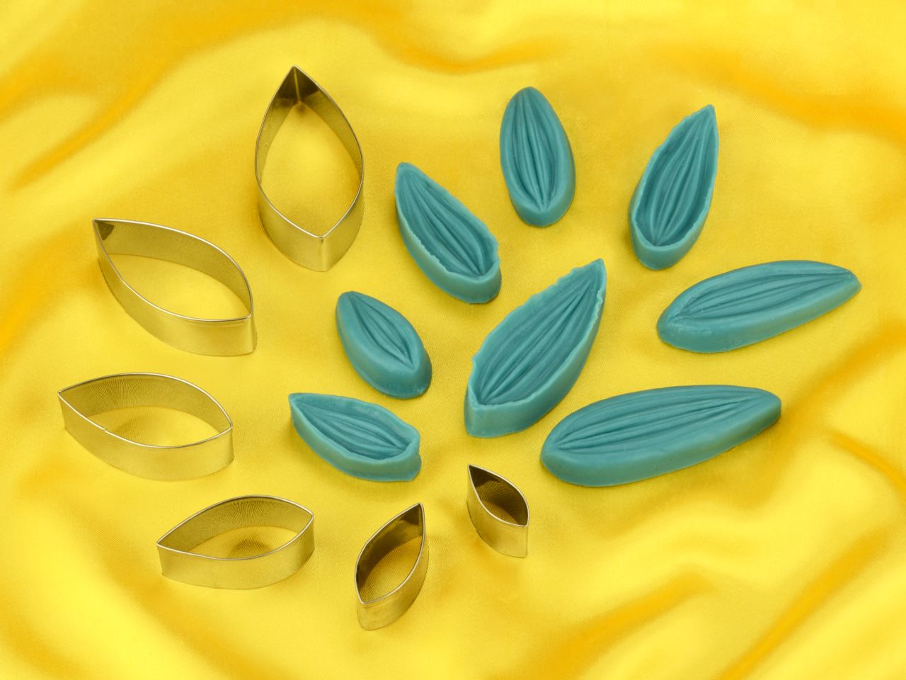 silicone veiner and cutter set dahlia