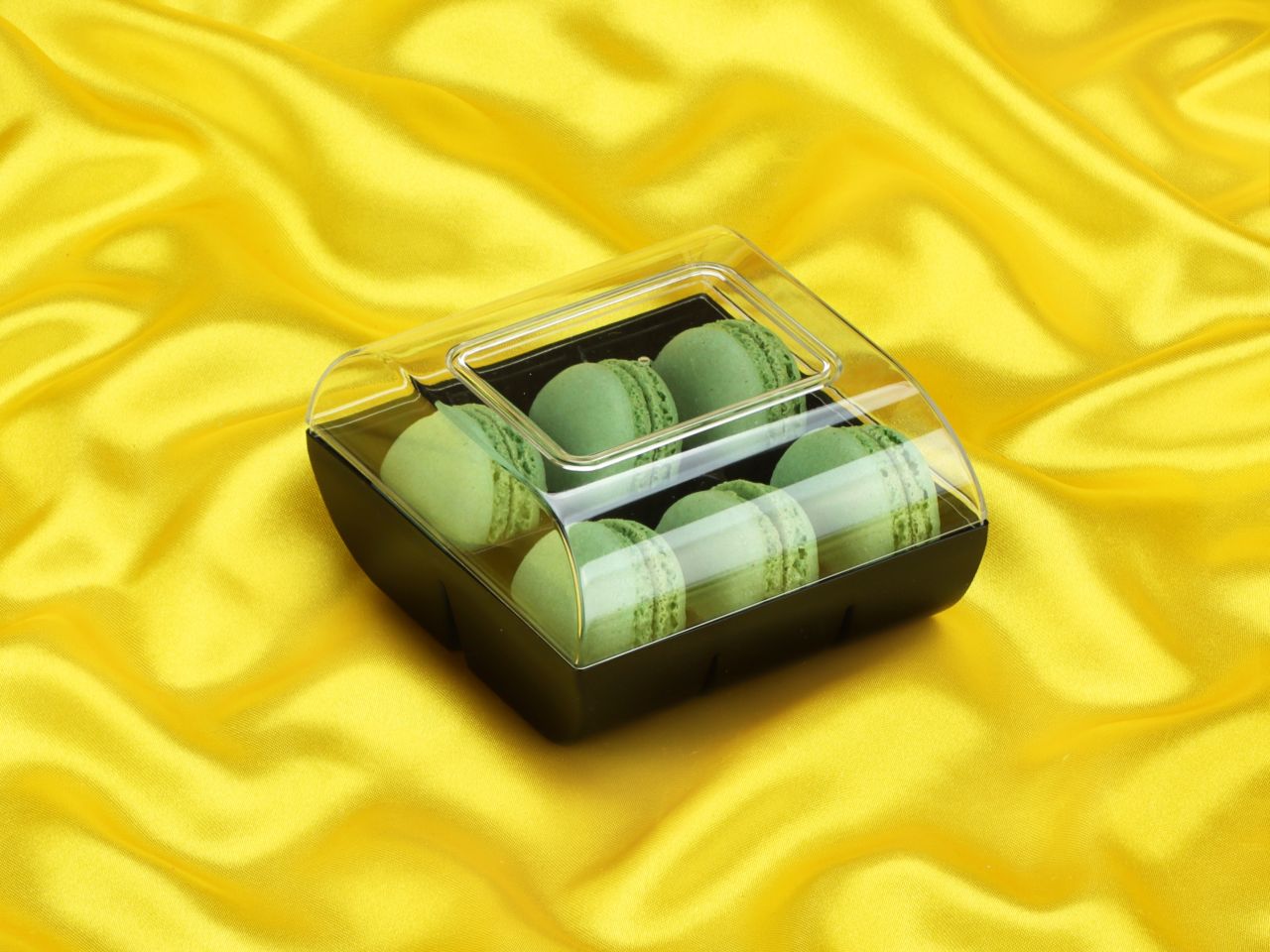 macaron halbschalen 12 stueck gruen in 6er box schwarz