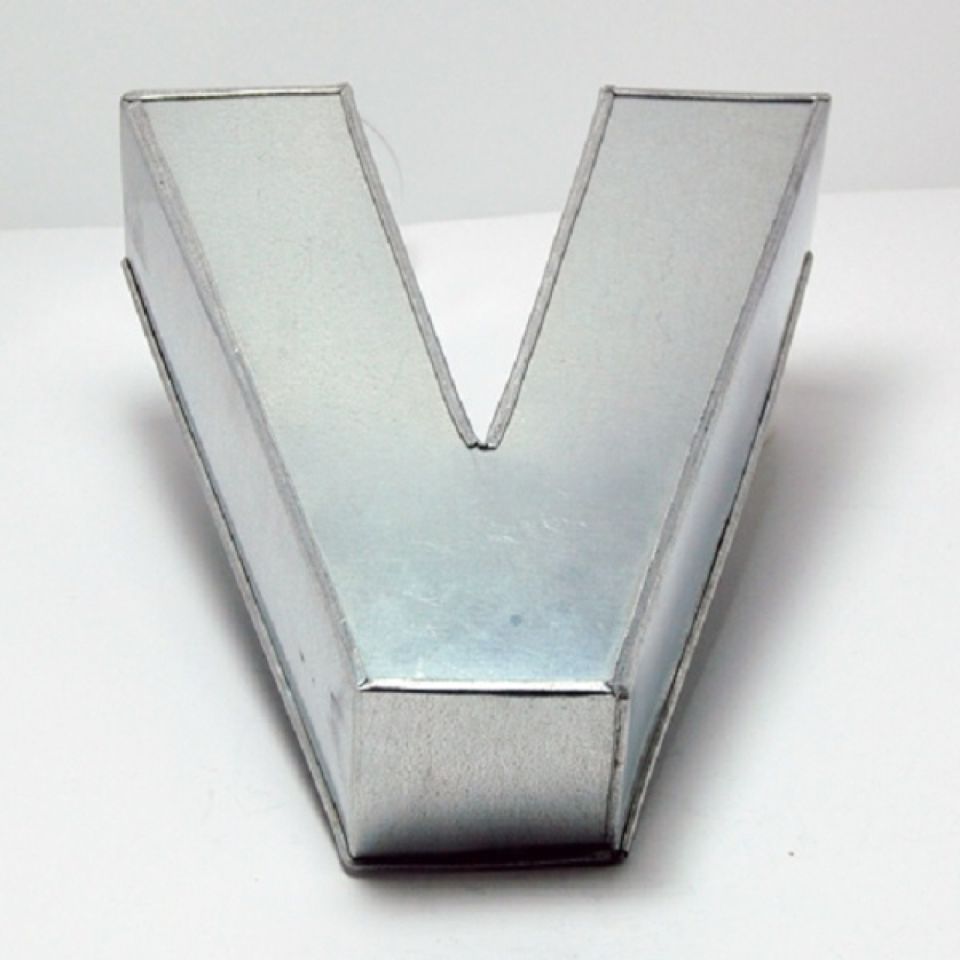 letter v cake pan approx 25 5x20 5x6 5cm