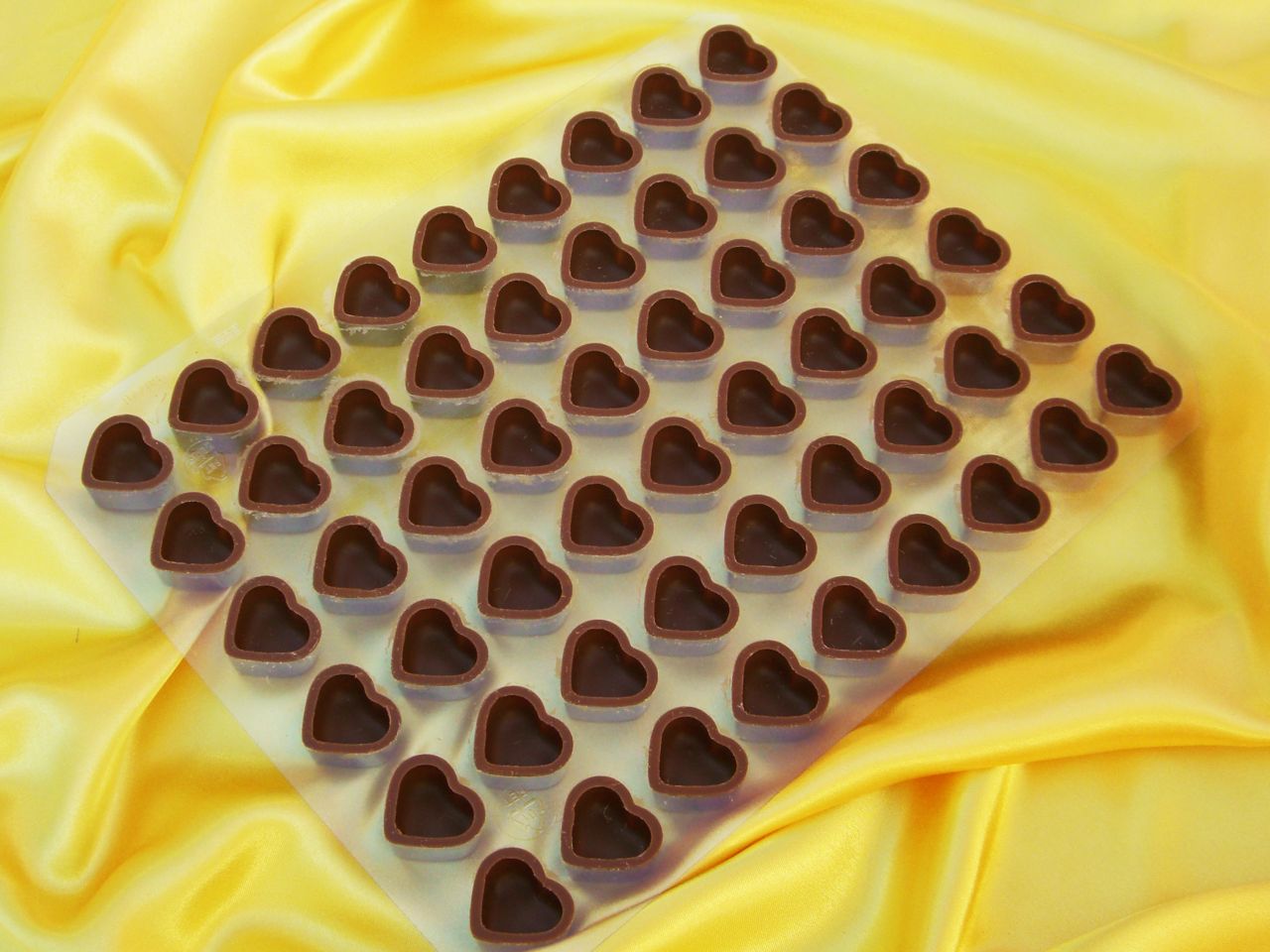 12 sheets heart shells milk