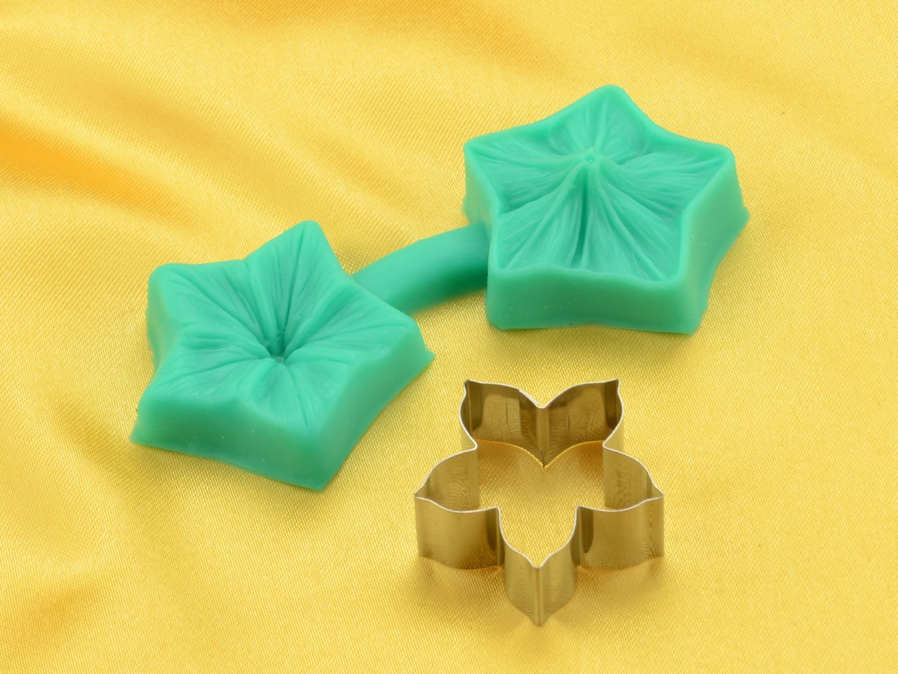 silicone cutter and veiner petunia
