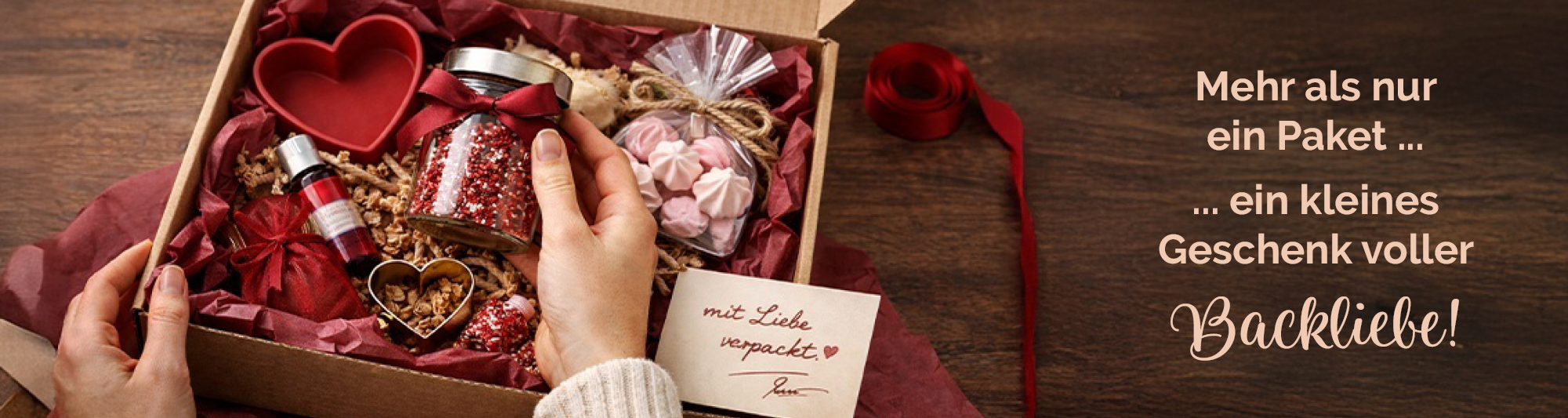 https://www.pati-versand.de/media/b2/a8/fd/1781594324/Themenwelten_Banner_Glamour_und_Geschenkversand_Desktop.jpg?ts=1781765144