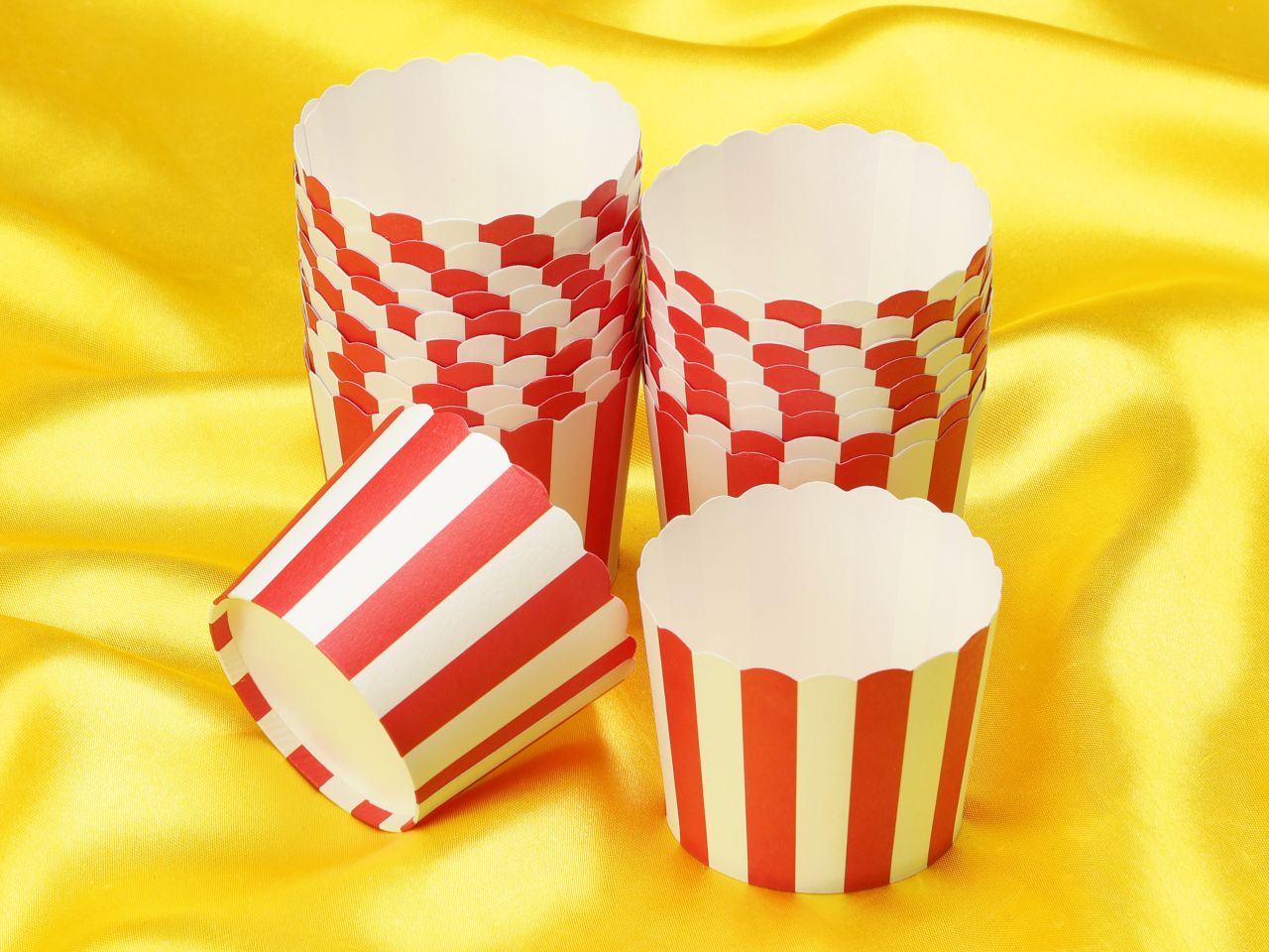 cupcake cups rot weiss 20 stueck