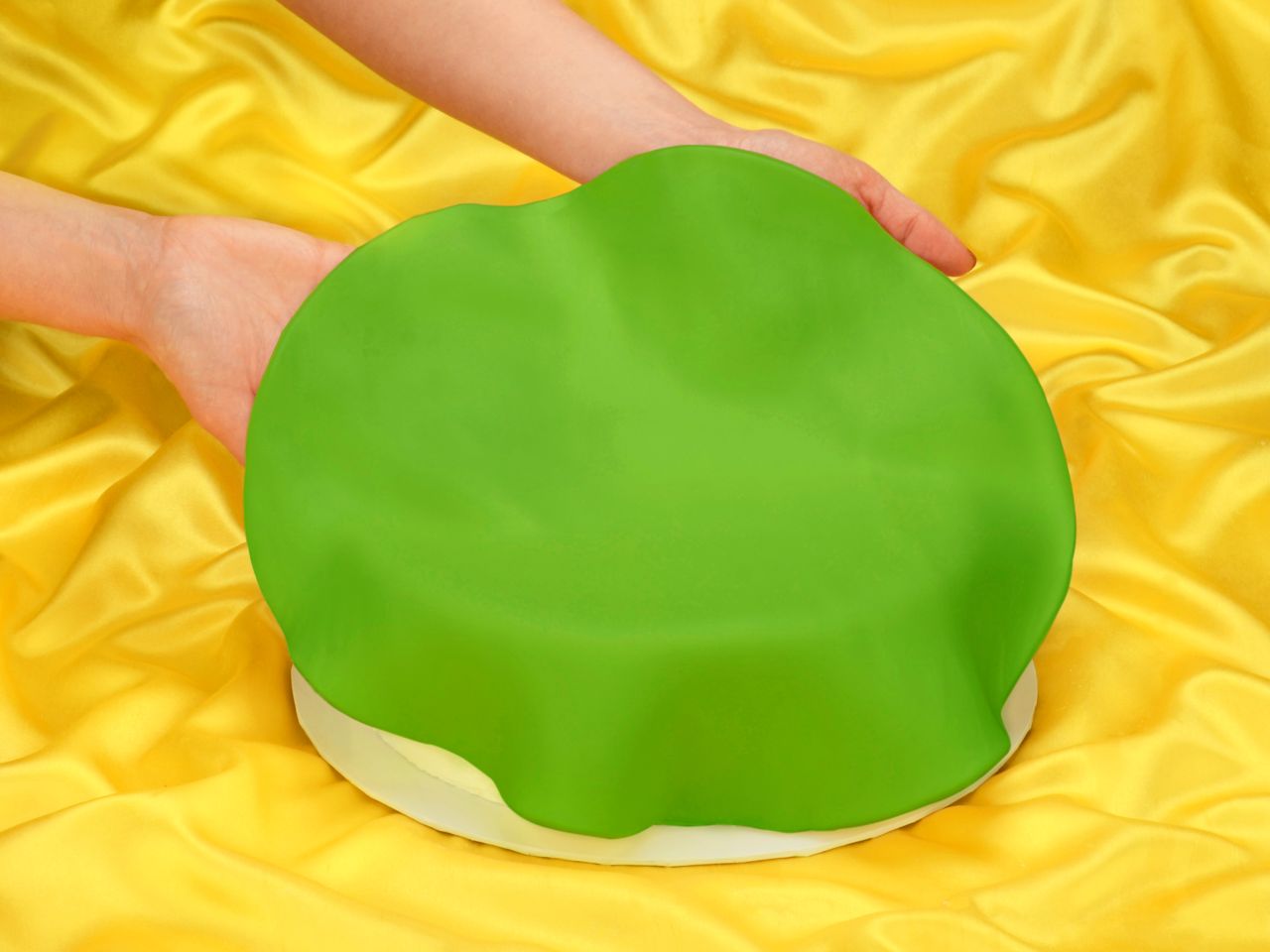 funcakes ready rolled fondant disc spring green