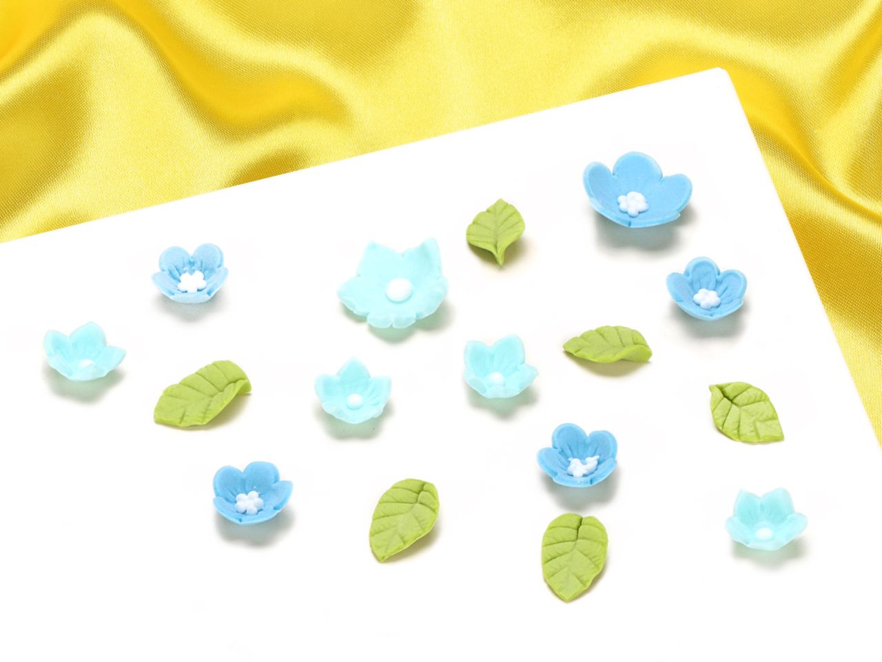 sugar decoration flowers and leaves blue 16 pieces