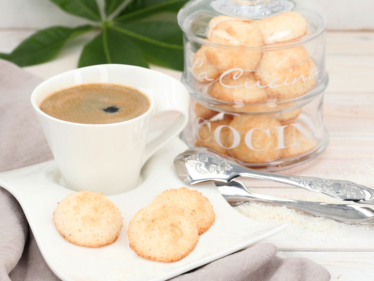 coconut macarons 400g