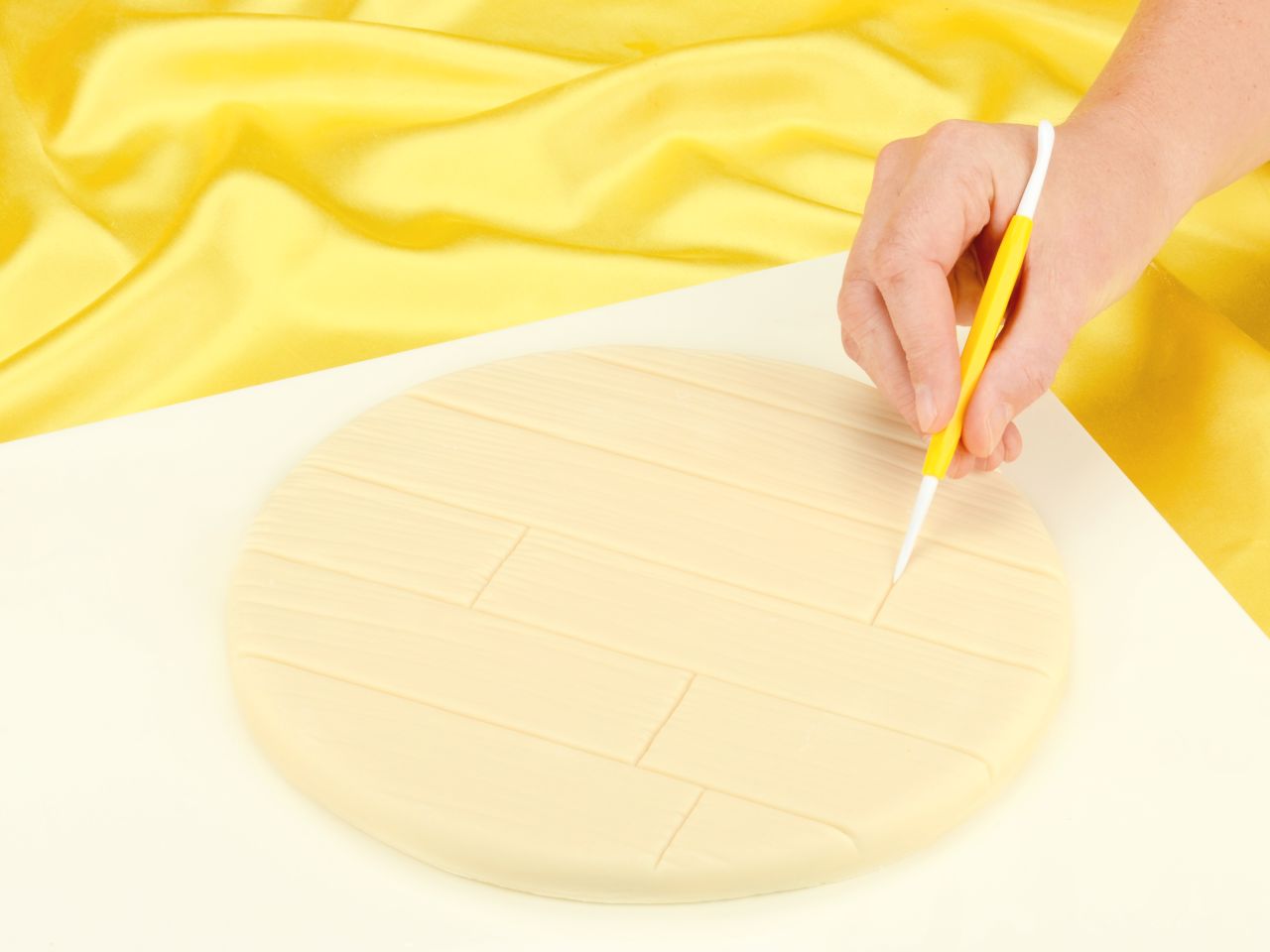 cakeboard in holzboden optik gestalten anleitung