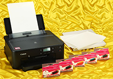 Food printers for edible cake toppers and decorations