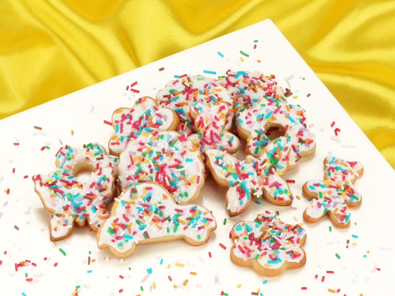 colourful biscuits 680g