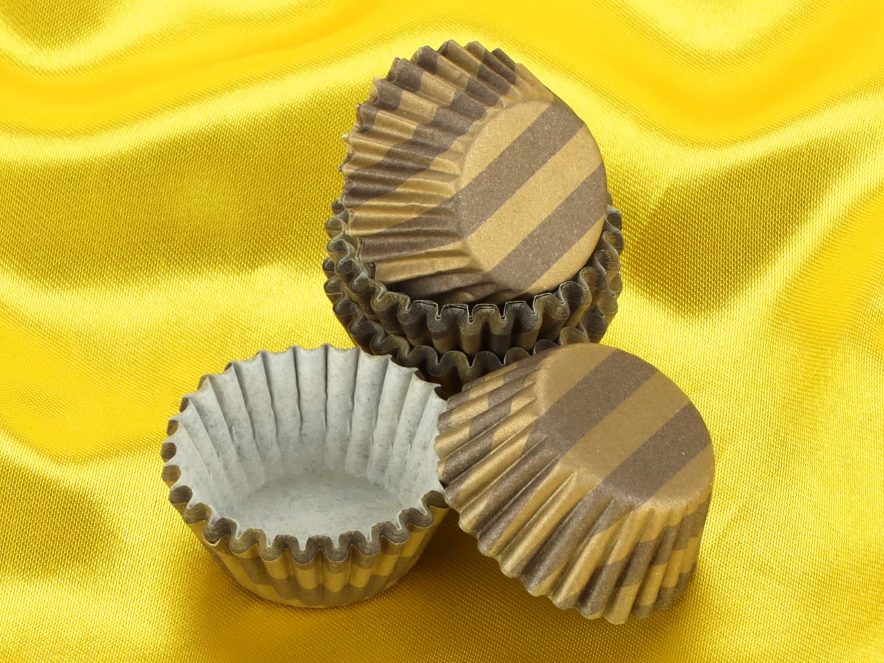 pralinenkapseln 25mm mocca gold 100 stueck