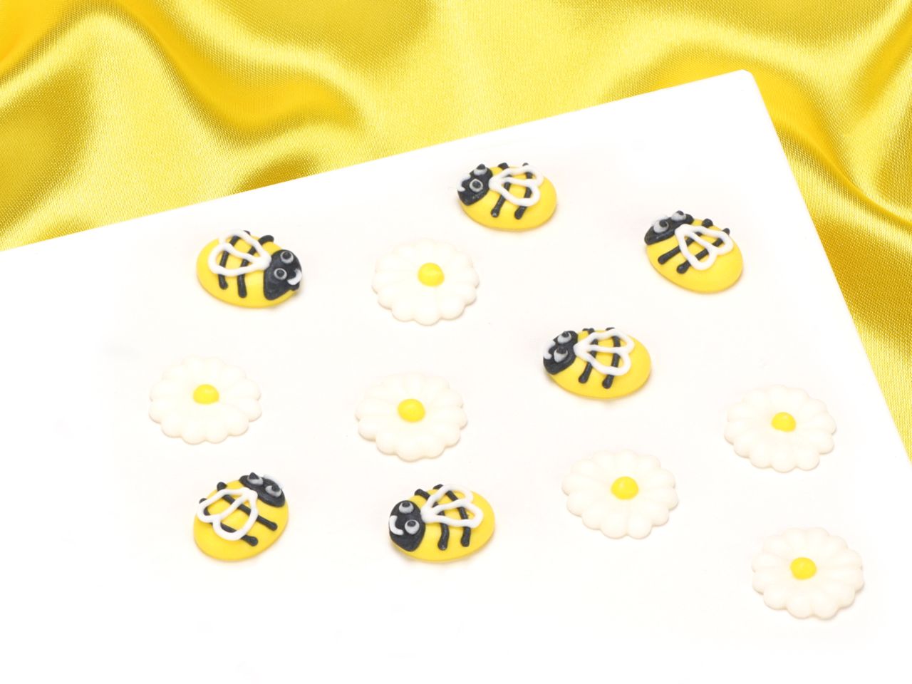 sugar decoration bees and flowers 25mm 12 pieces