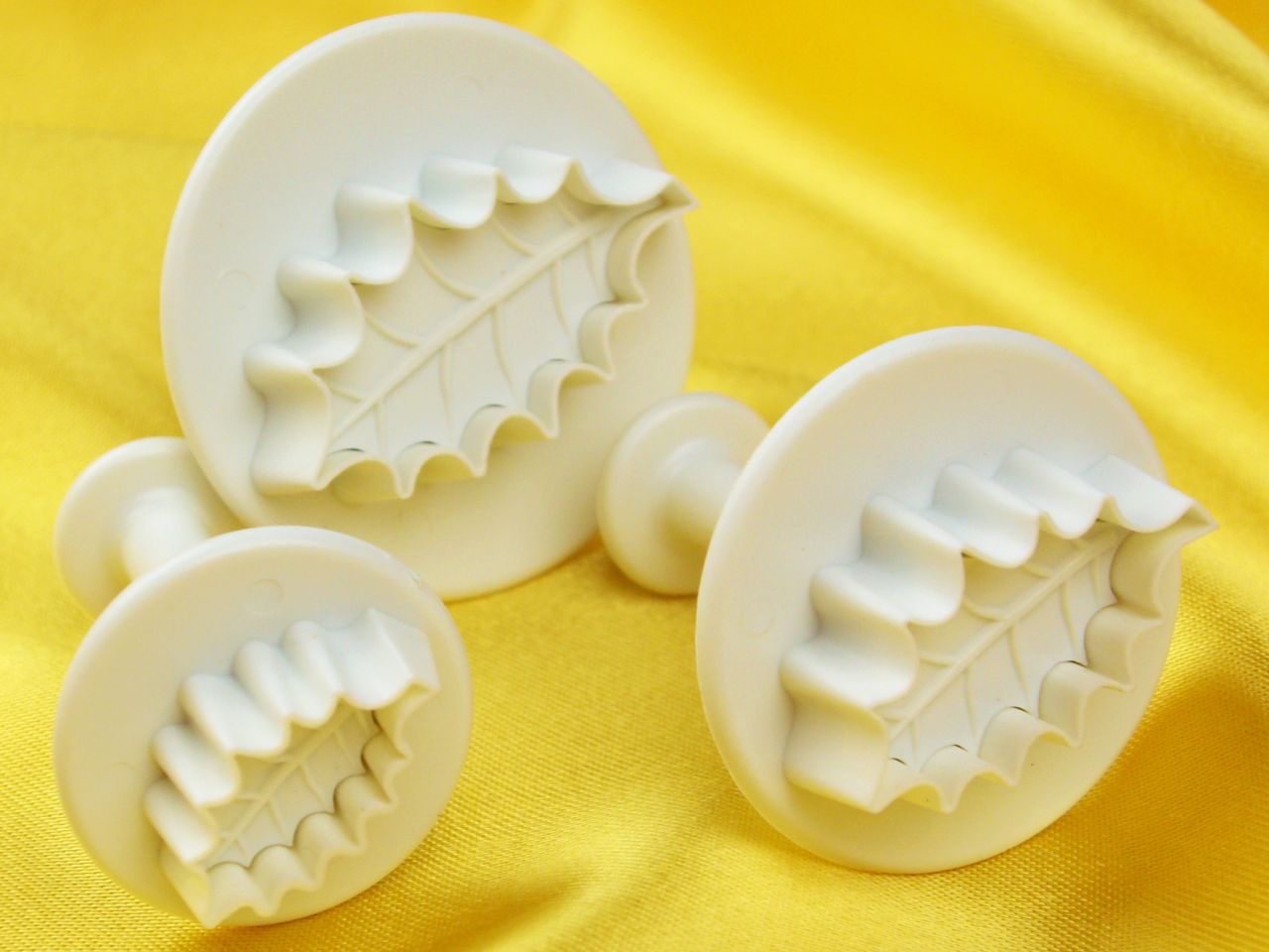 plunger cutter holly set of 3 cutters