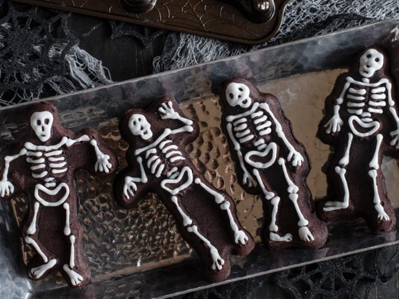 nordic ware backform spooky skeleton cakelet