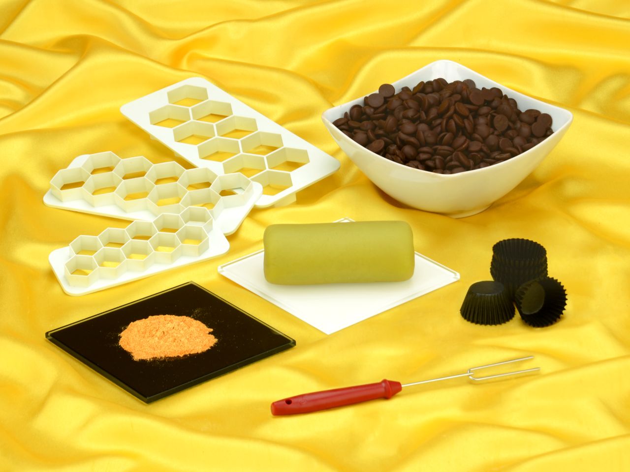 praline set pistache marzipan chocolates