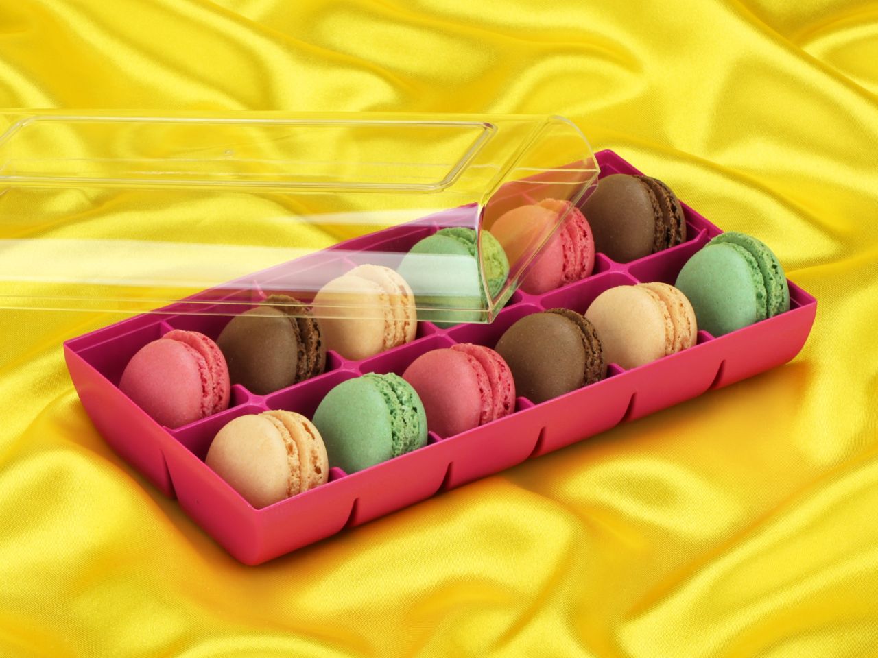 half shells 24pcs colourful in box for 12 macarons fuchsia
