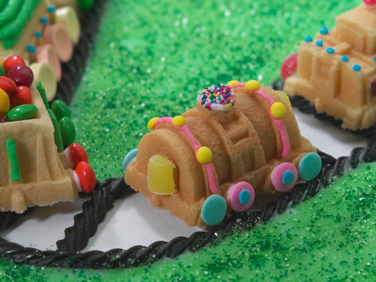 nordic ware train cake pan