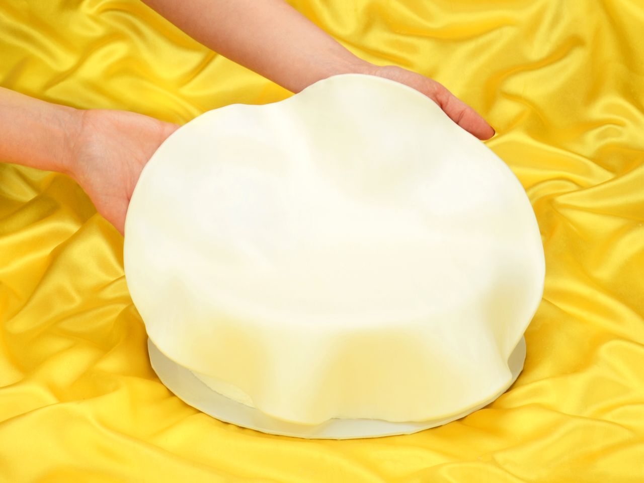 funcakes ready rolled fondant disc bright white