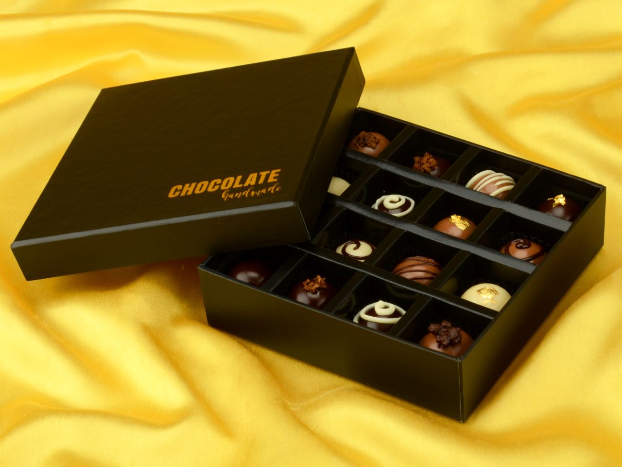 chocolate case handmade for 12 pralines