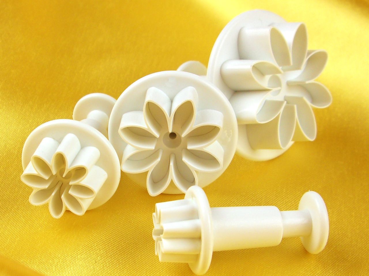 plunger cutter marguerite set of 4 cutters