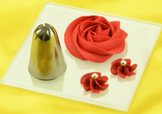 Rose nozzles for rose blossoms auf cakes and cupcakes