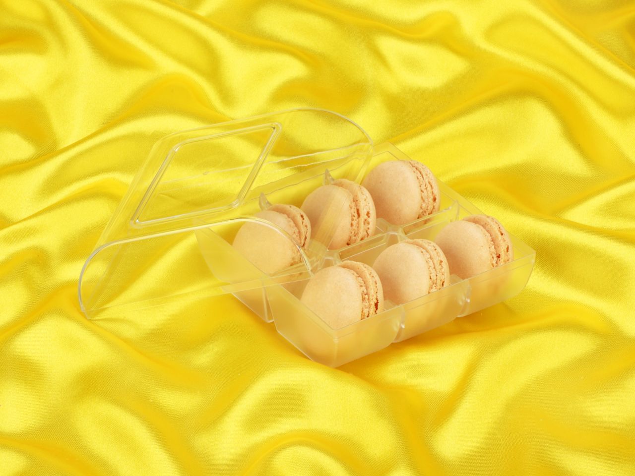 half shells 12pcs champagne in box for 6 macarons transparent